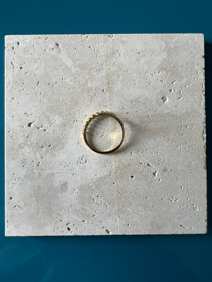 Bague dorée et strass