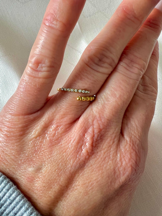 Bague dorée et strass